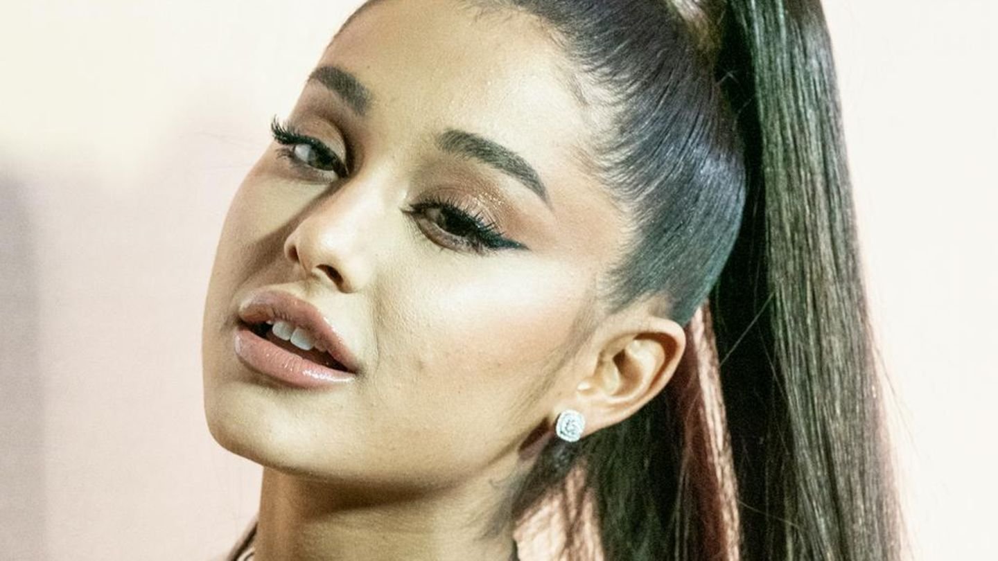 Ariana Grande Net Worth 2021 – How much is the Young Singer Worth?