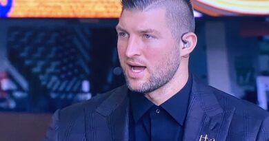 Tim Tebow Net Worth 2021 – How much does he make?