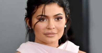 Kylie Jenner Net Worth 2021, Bio, Career, Family