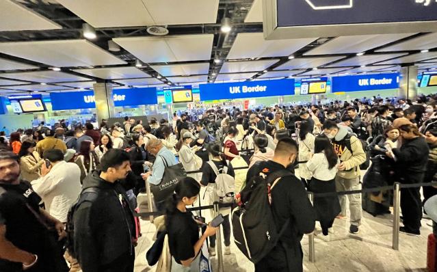 Passport e-gates back online after outage causes delays at UK airports